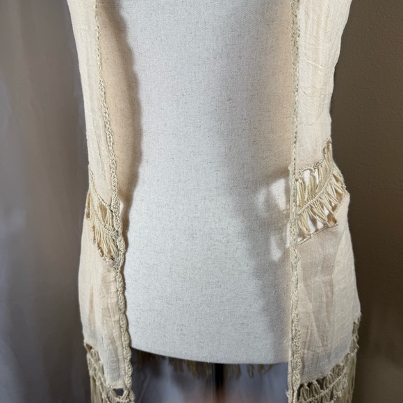 Cream Crochet Fringe Vest Size M Boho Chic Festival Fashion Crochet Fringe Rue21 - Picture 3 of 13